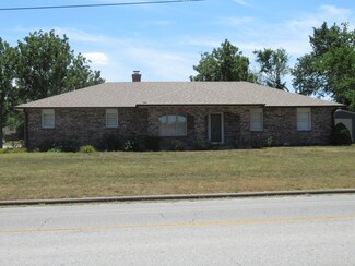 1809 S Hedgewood Dr, Bolivar, MO 65613