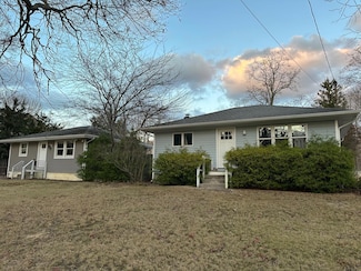 160 Church Ln, Aquebogue, NY 11931