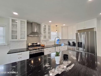 22 MacEdulski Terrace, South Amboy, NJ 08879