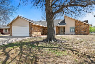 708 S David Ln, Muskogee, OK 74403