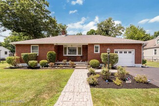 12 Lapham Dr, Albany, NY 12205