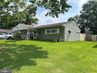 283 Lakeside Dr Unit E, Levittown, PA 19054