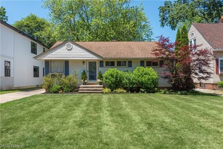 524 Parkside Dr, Bay Village, OH 44140