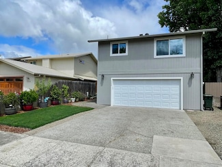 720 Sarah Park Cir, Eagle Point, OR 97524
