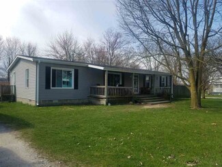 205 E Elm St, Kewanna, IN 46939