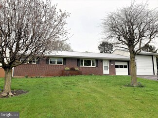 1249 Marvern Dr W, Chambersburg, PA 17202