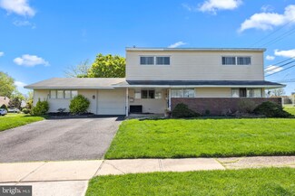 1 Hook Rd, Levittown, PA 19056