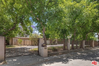 8400 Encino Ave, Northridge, CA 91325