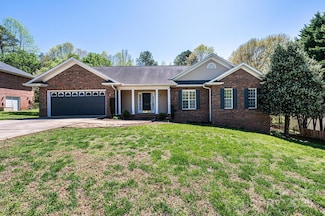 2426 36th Ave NE, Hickory, NC 28601