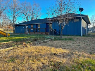 818 Sycamore St, Lacygne, KS 66040
