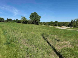 102 Diamond Oaks Dr, Dodgeville, WI 53533
