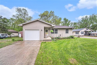 9582 Palmer Rd, Whitmore Lake, MI 48189