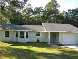 365 Sycamore Dr, Freeport, FL 32439
