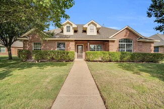 105 Winters Edge Dr, Red Oak, TX 75154
