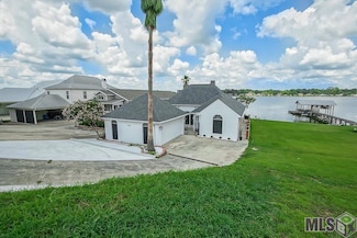 7922 False River Rd, Oscar, LA 70762