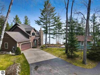 1778 Birch Ln, Traverse City, MI 49685