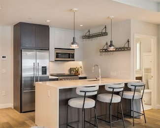 375 Canal St Unit 603, Somerville, MA 02145