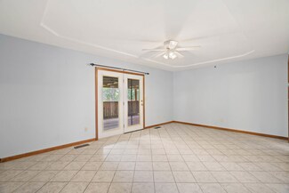 1968 Halifax Rd, Holts Summit, MO 65043