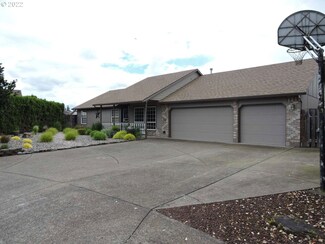 365 SE 7th Way, Canby, OR 97013