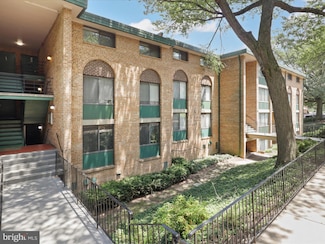509 N Armistead St Unit 303, Alexandria, VA 22312