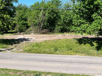608 N Division St, Coweta, OK 74429