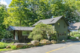 6 Spring St, Chester, CT 06412