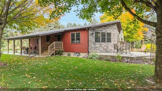 N6969 Radio Rd, Ripon, WI 54971