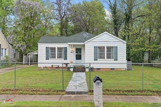 621 Riverside Dr, Kilgore, TX 75662