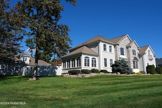 1 Carriage Hill Ln, Schenectady, NY 12303