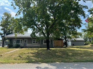 1506 W Mound St, Carthage, MO 64836