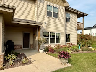 1815 New Port Vista Dr, Grafton, WI 53024