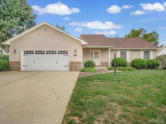 2709 Hunters Crossing Dr, Edwardsville, IL 62025