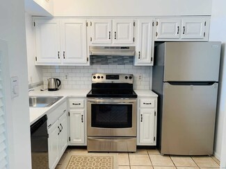 55 Mill Plain Rd Unit 33-17, Danbury, CT 06811