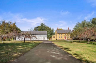 70 Sandown Rd, Danville, NH 03819