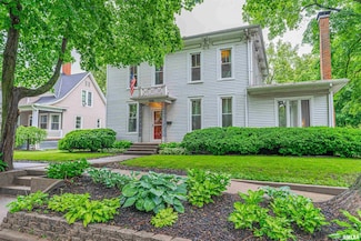 226 Delavan St, Lincoln, IL 62656