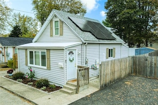 126 Uncas St, Warwick, RI 02889