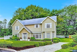 8 Mary Ct, Mahwah, NJ 07430