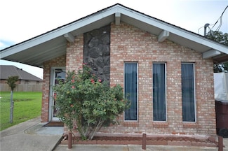 98 River Oaks Dr, Luling, LA 70070