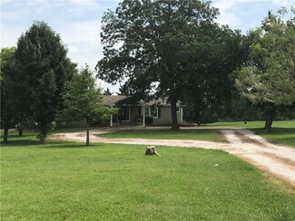 39335 Lonestar Rd, Fontana, KS 66026
