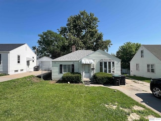 5802 Oak St, Omaha, NE 68106