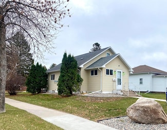 1024 Stearns St, Crookston, MN 56716