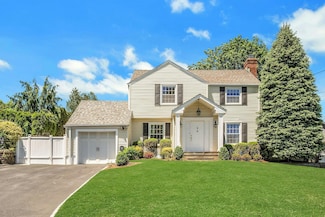4 Longview Dr, Eastchester, NY 10709