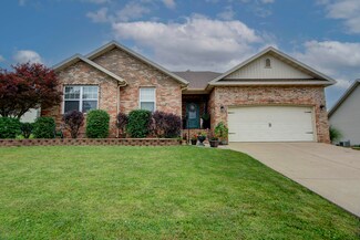 571 Cherrywood Ave, Republic, MO 65738