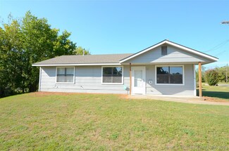219 E 10th Ave, Bristow, OK 74010