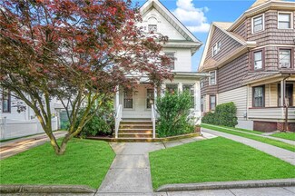 8768 96th St, Woodhaven, NY 11421