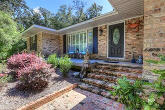 210 Gayfer Ct, Fairhope, AL 36532