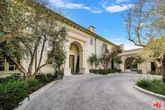 1141 Summit Dr, Beverly Hills, CA 90210