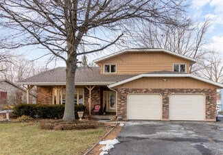 1818 Forest Ln, Crown Point, IN 46307