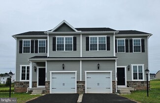 3704 Castle Dr, Dover, PA 17315