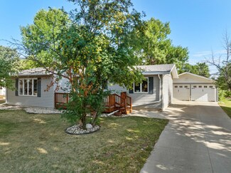 616 23rd Ave NW, Minot, ND 58703